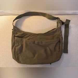 BEIS The Carryall Crossbody in Olive